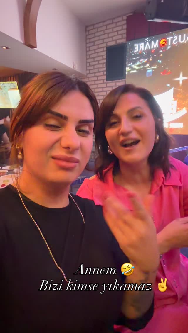 Biz kendi ışığımız da  parlamayı seçtik, o yüzden bizi kimse yıkamaz ✌️

#kadıngücü #antalya #instagram #keşfetteyim #akım